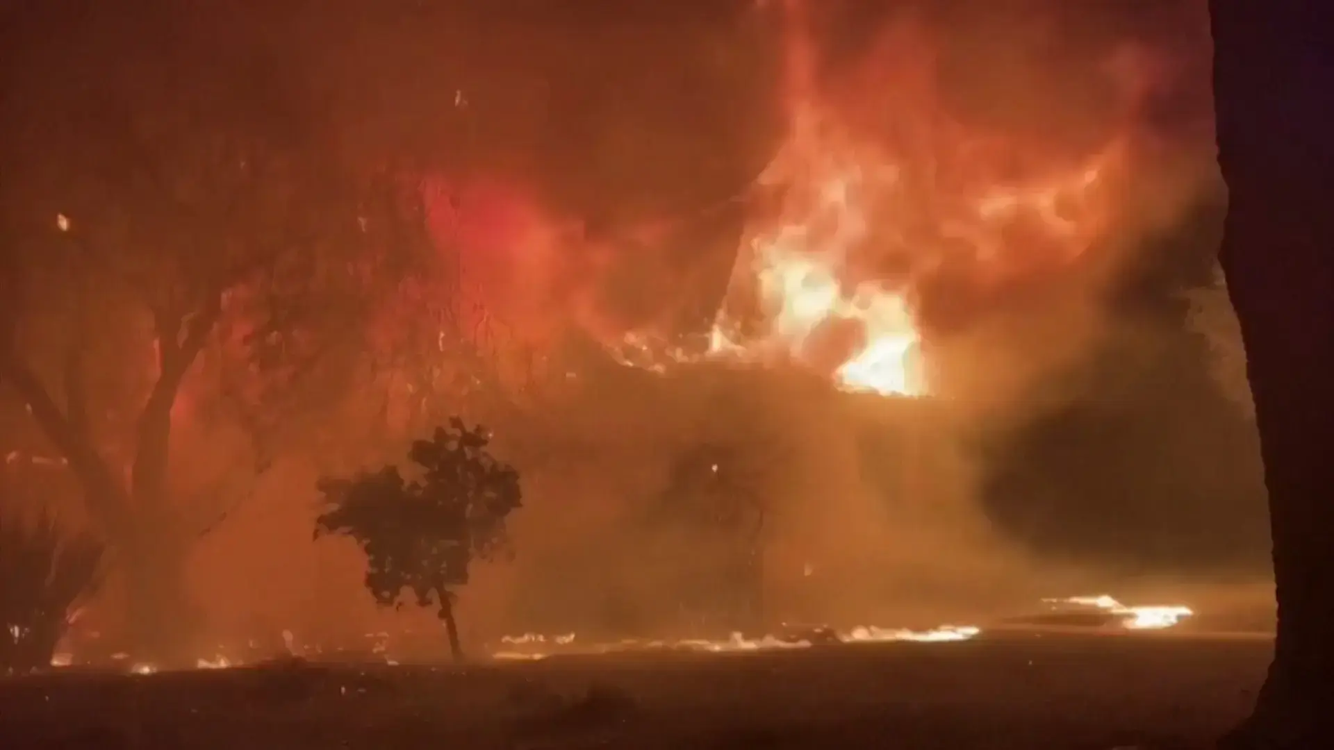 כ-200 אלף פונו, שני מיליון נותקו מחשמל: מצב חירום הוכרז בקליפורניה