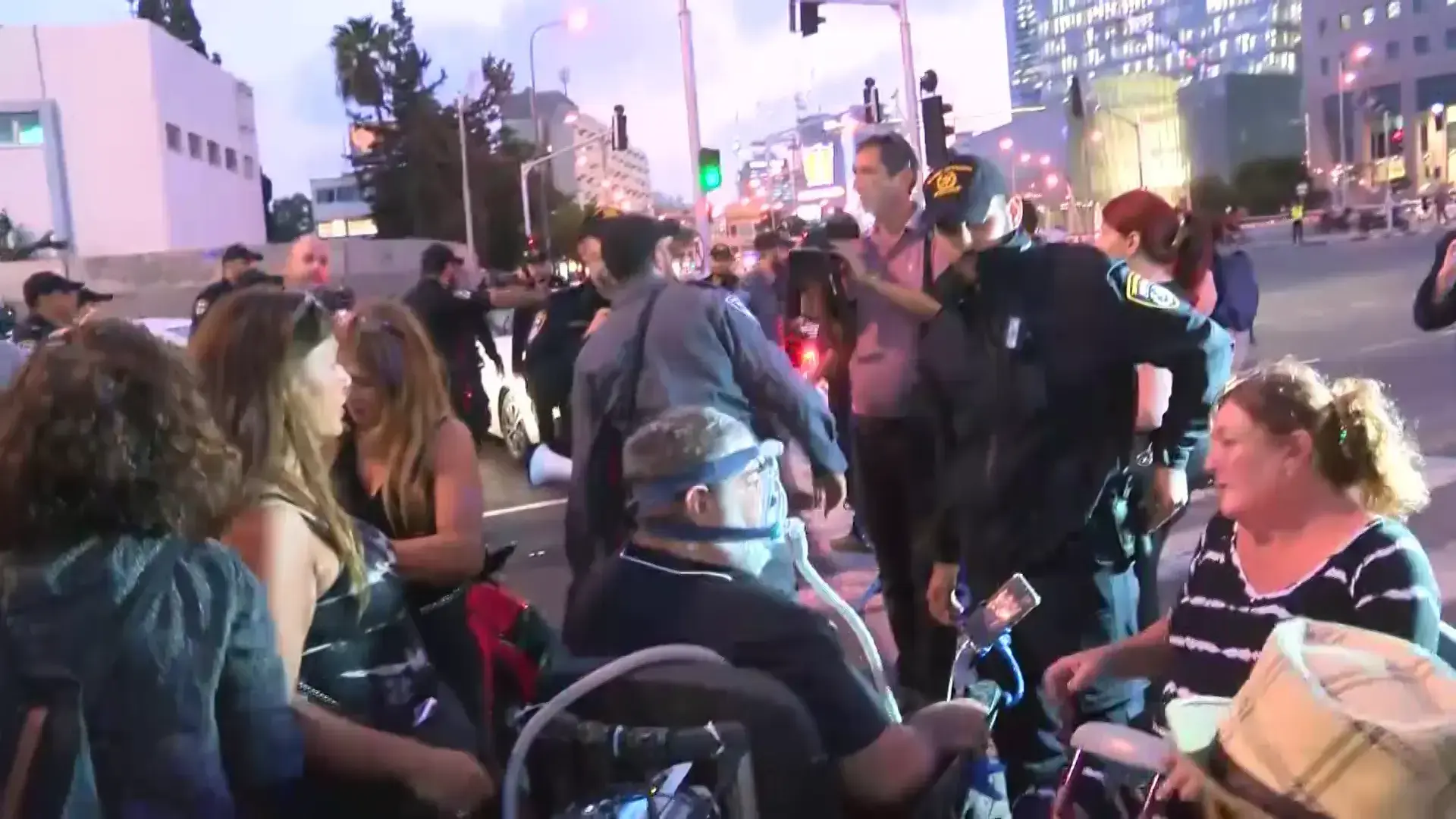 ברקע קיפאון הקצבאות: ארגוני הנכים מפגינים בצומת עזריאלי בת"א