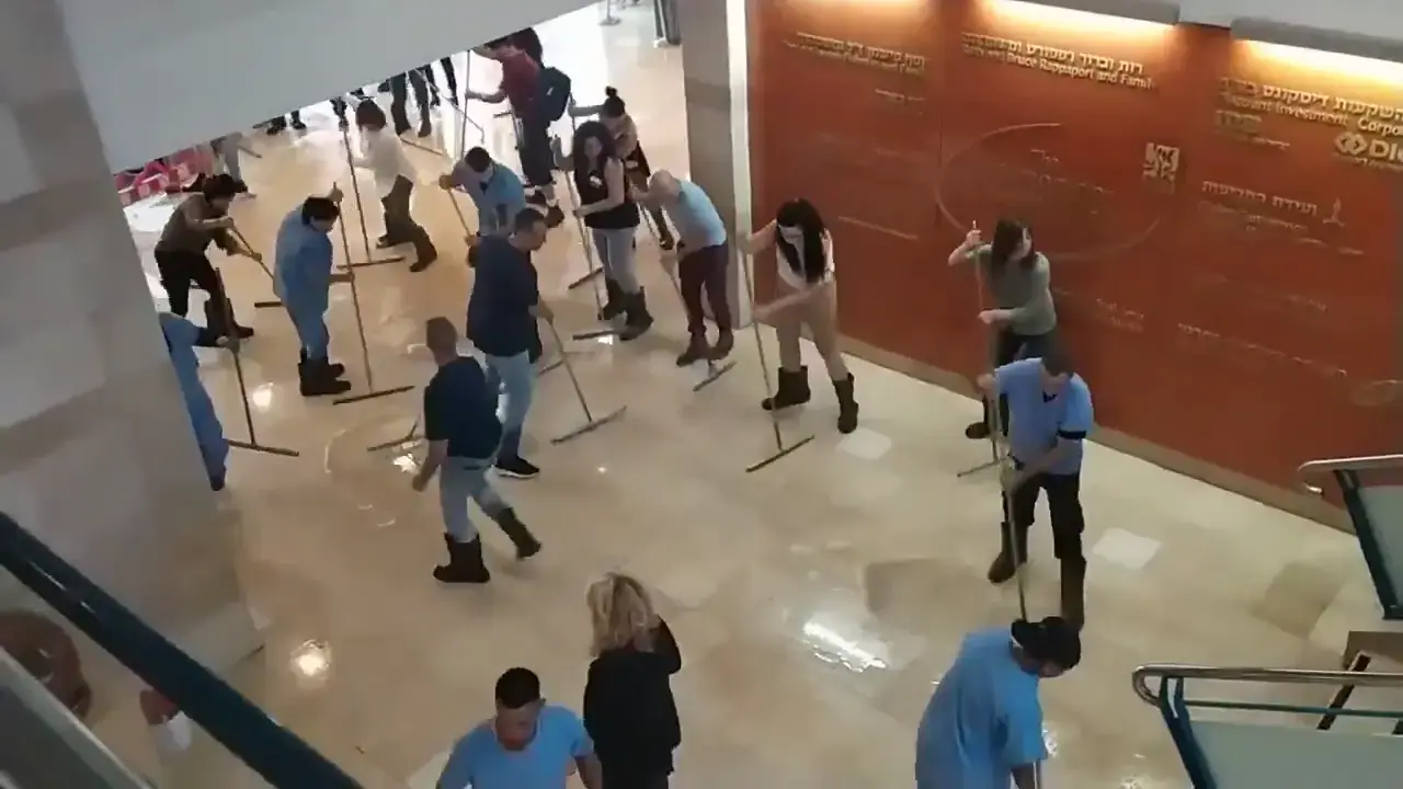 חדרי הניתוח הושבתו: בית החולים רמב"ם הוצף עקב פיצוץ צינור מים ראשי