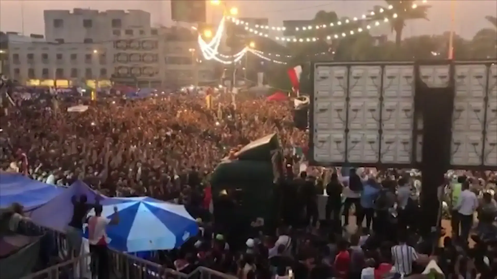 "מתי תיפסק שפיכות הדמים?": קיר המשאלות של המפגינים בעיראק