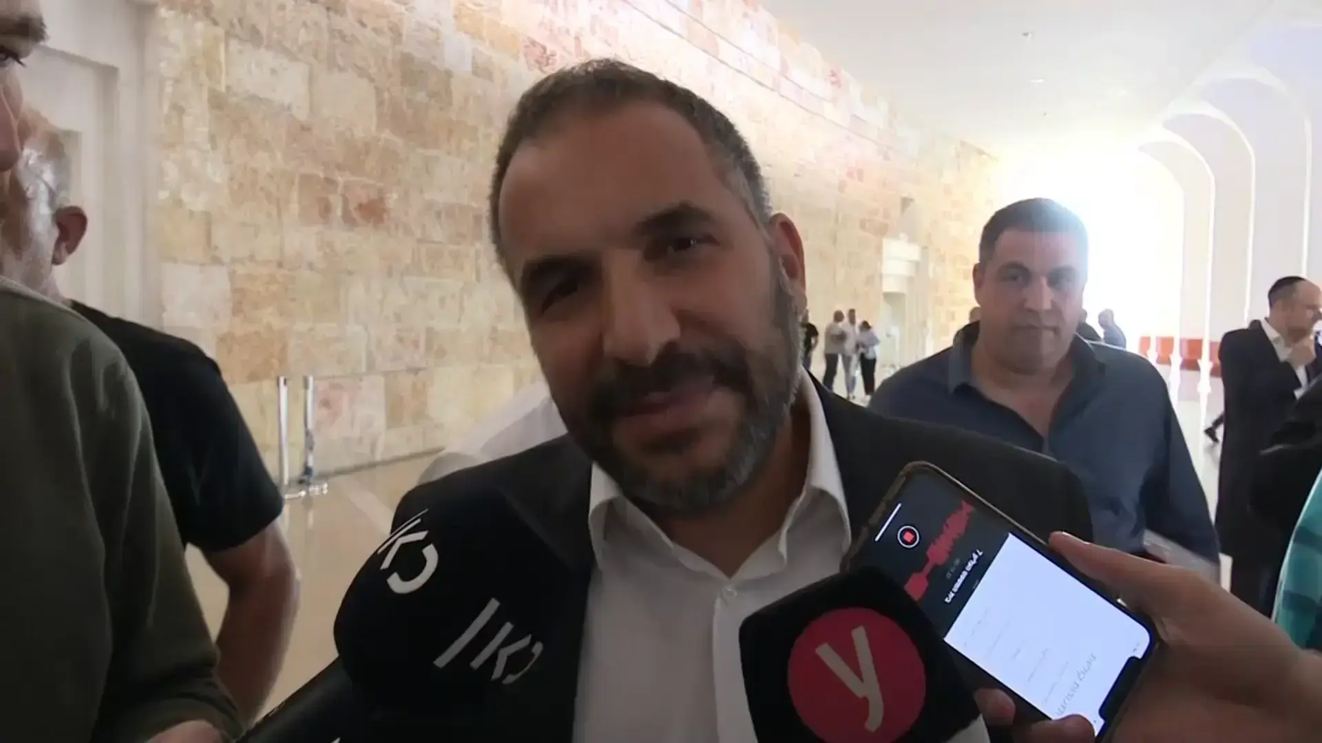 עם אישור מחלה: ראש עיריית טבריה רון קובי לא התייצב לשימוע
