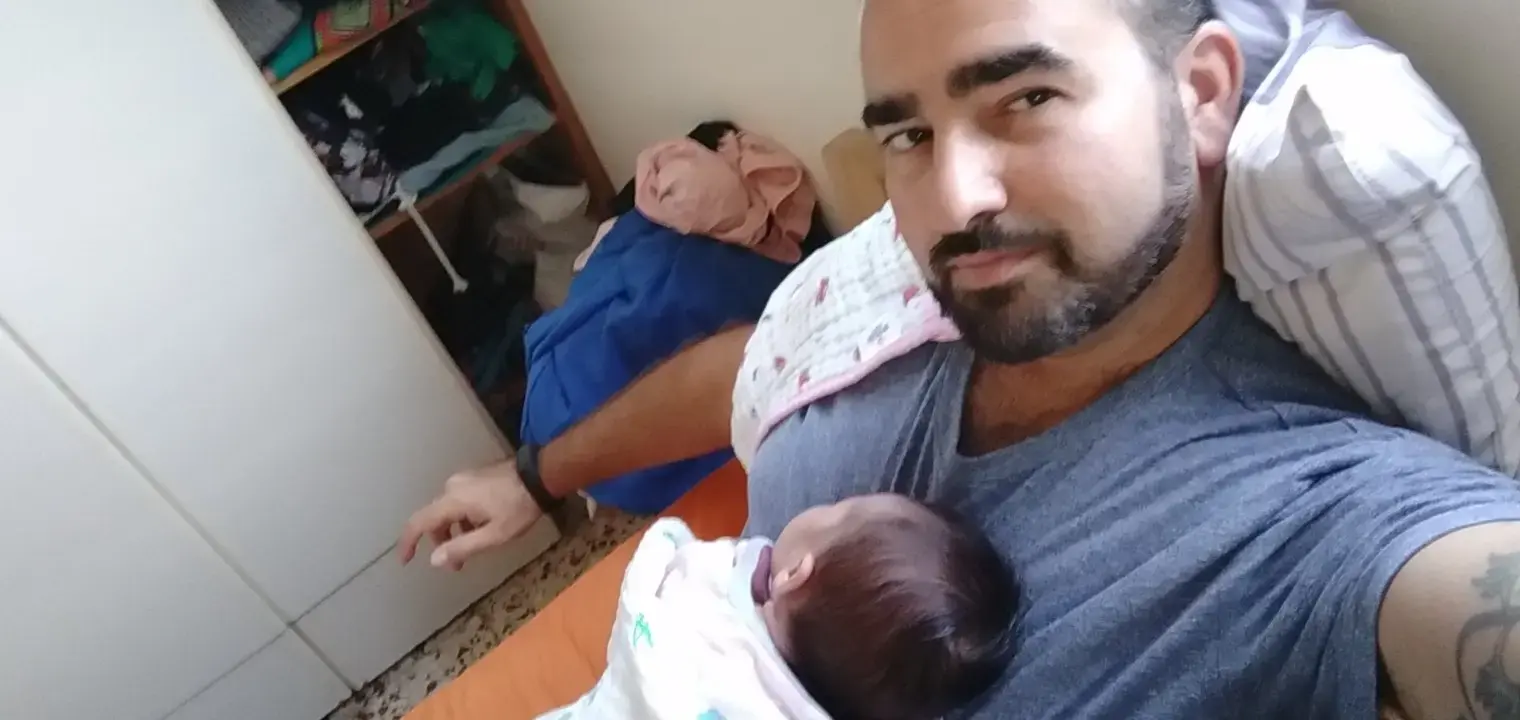 בלי מספר זהות, ללא טיפול רפואי: חוסר האונים של נעמי התינוקת