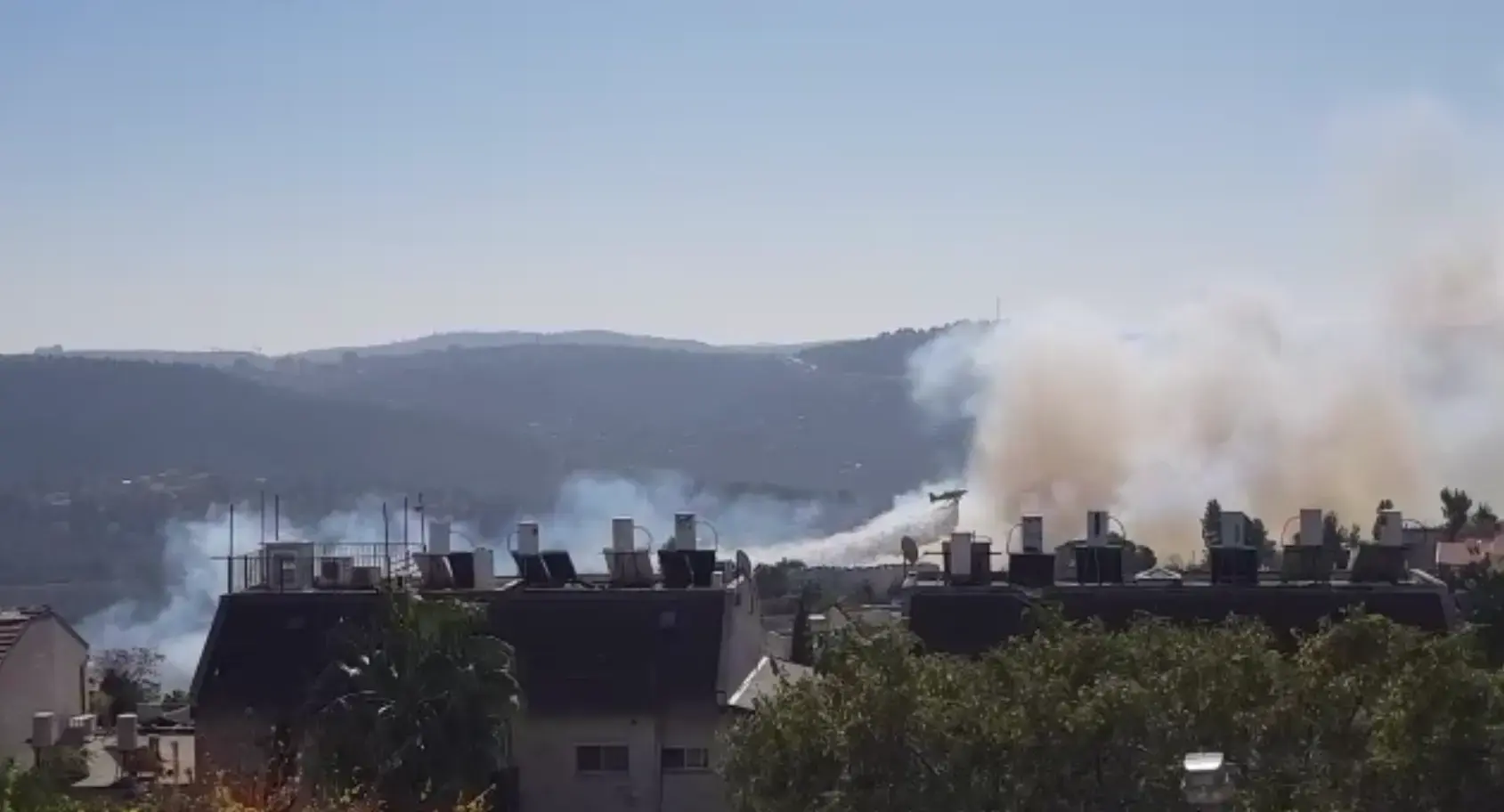 בחסות הרוחות החזקות: שריפה גדולה ליד מבשרת ציון, תושבים פונו