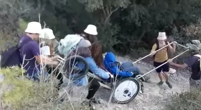 החברים לשכבה התעקשו, ועדי ואלון בעלי ניוון שרירים יצאו לטיול השנתי