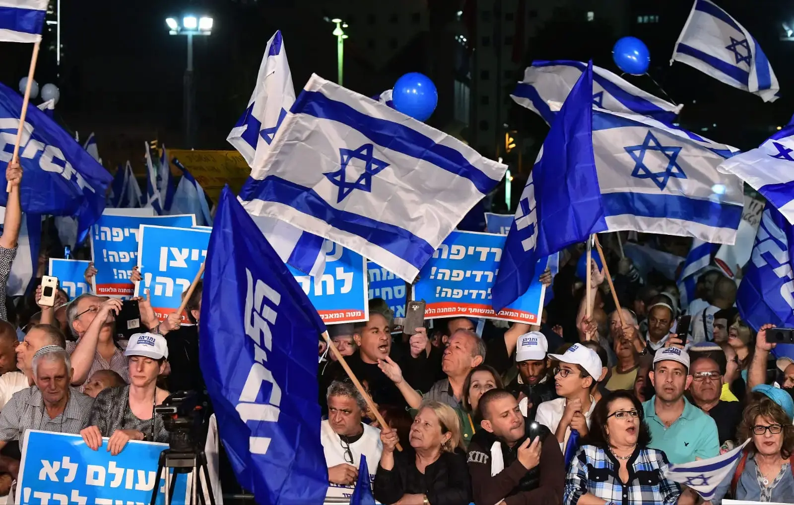 נאצים, זבל, שאברמוביץ' יישרף שוב: לצפות בתדהמה במפגינים - ולמות מבושה