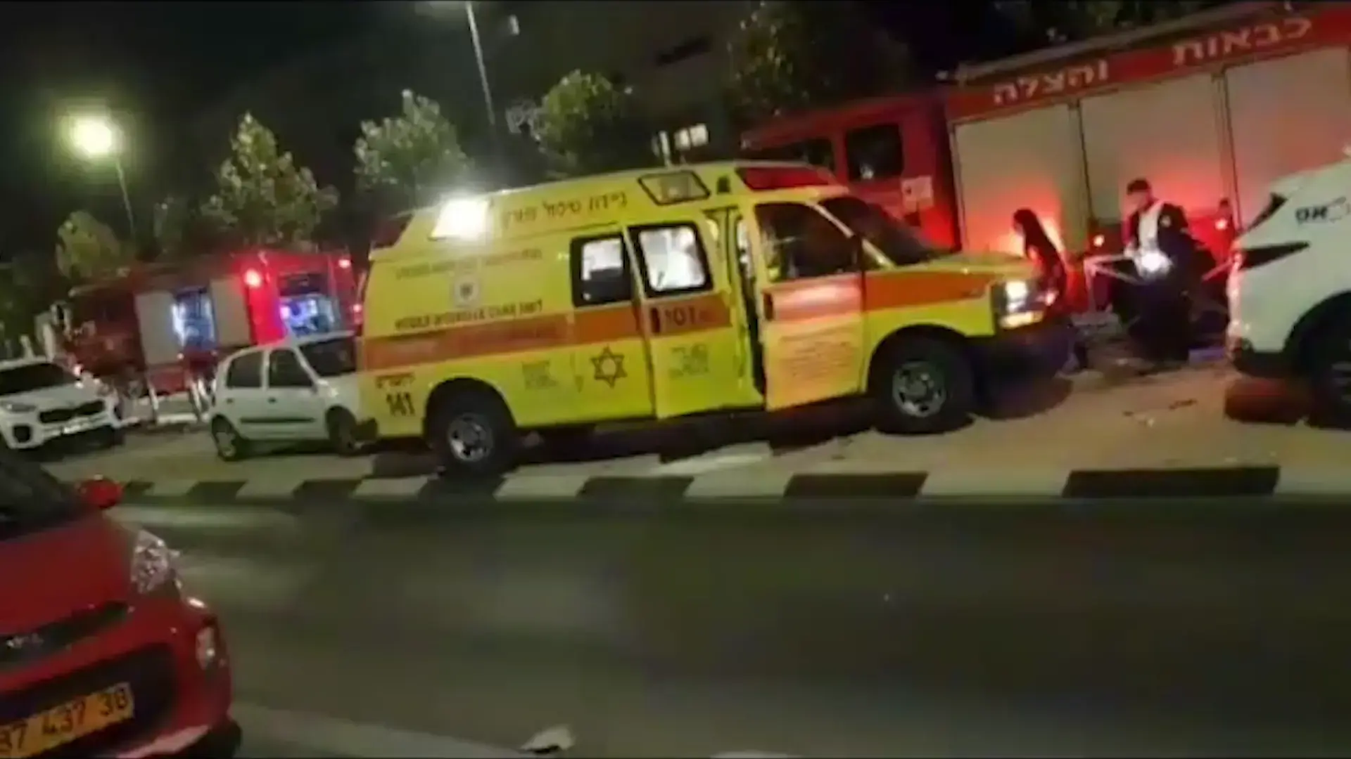 חולץ ללא רוח חיים מהדירה הבוערת: גבר בן 70 מת בשריפה בירושלים