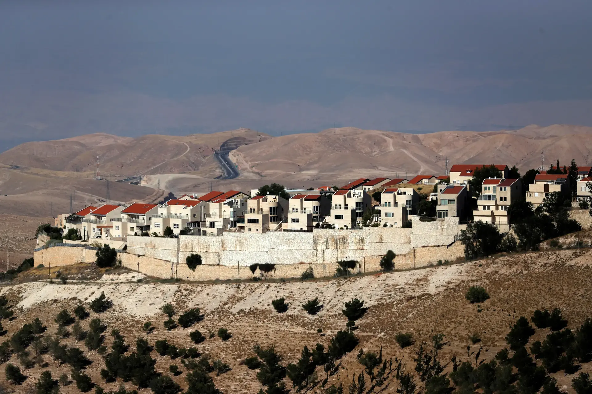 המכרז מקודם ואבן פינה הונחה, אך למתקן שריפת הפסולת הראשון אין תכנית