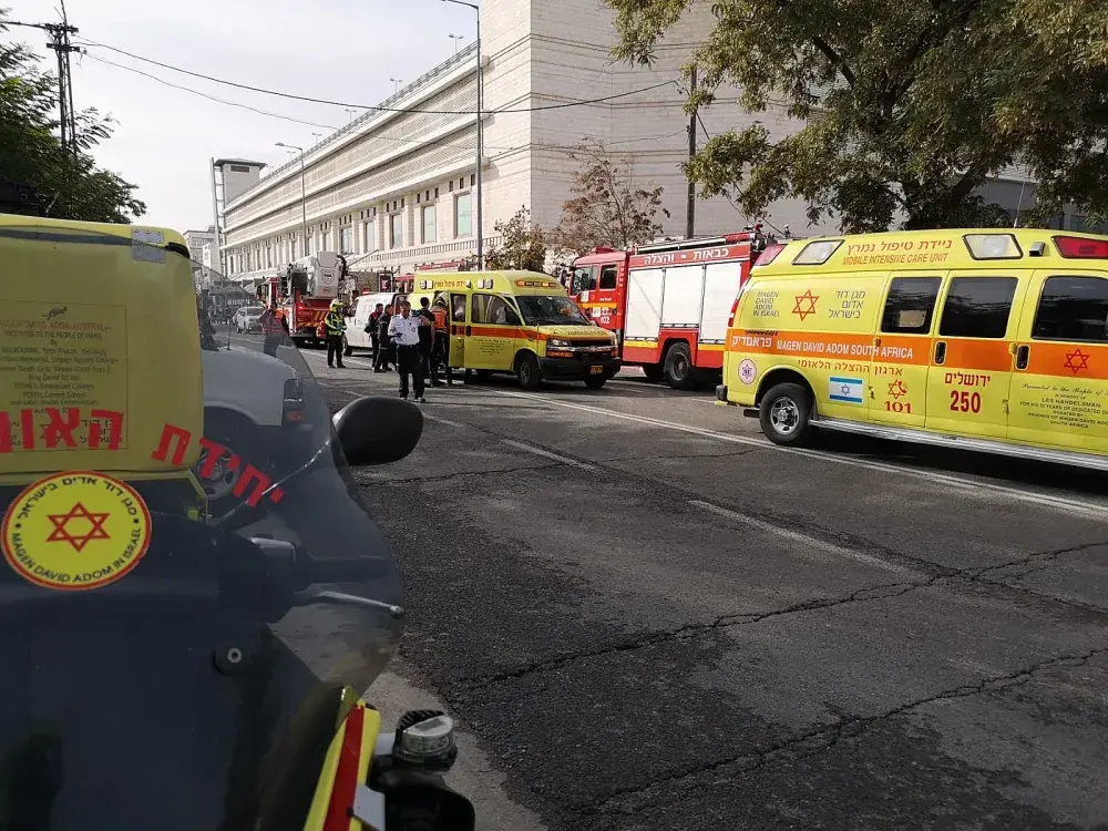 שני פצועים, קשה ובינוני, בשריפה בבית מגורים בירושלים