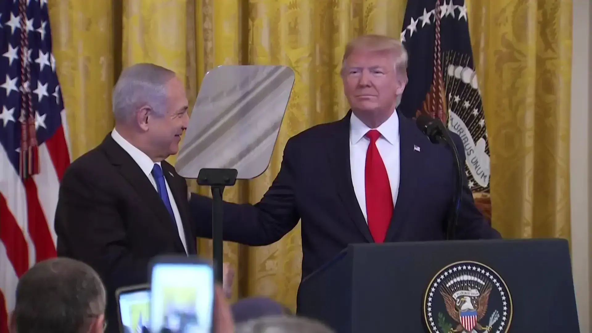 כולם מדברים על שלום, אף אחד לא מדבר על צדק. או על הונאת הבחירות הברורה