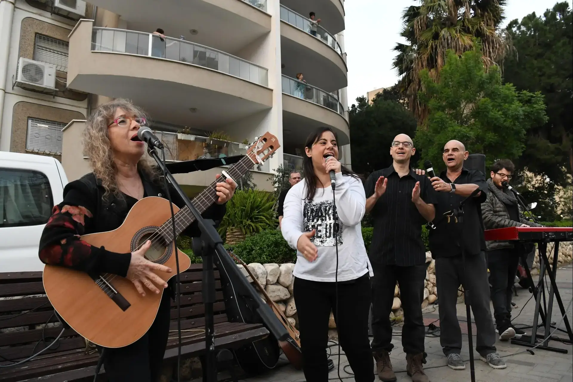 הופעות סודיות ושיעורים פרטיים: כך הזמרים מתפרנסים בימי קורונה