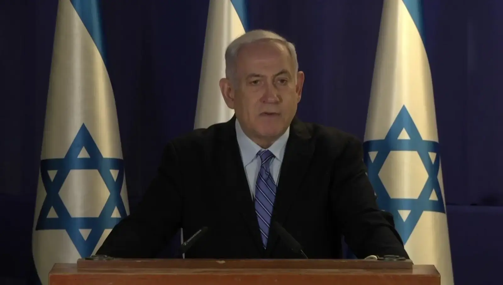 מיליון מובטלים מורטים שיערות, אבל לכחלון בוער לדבר על עצמו