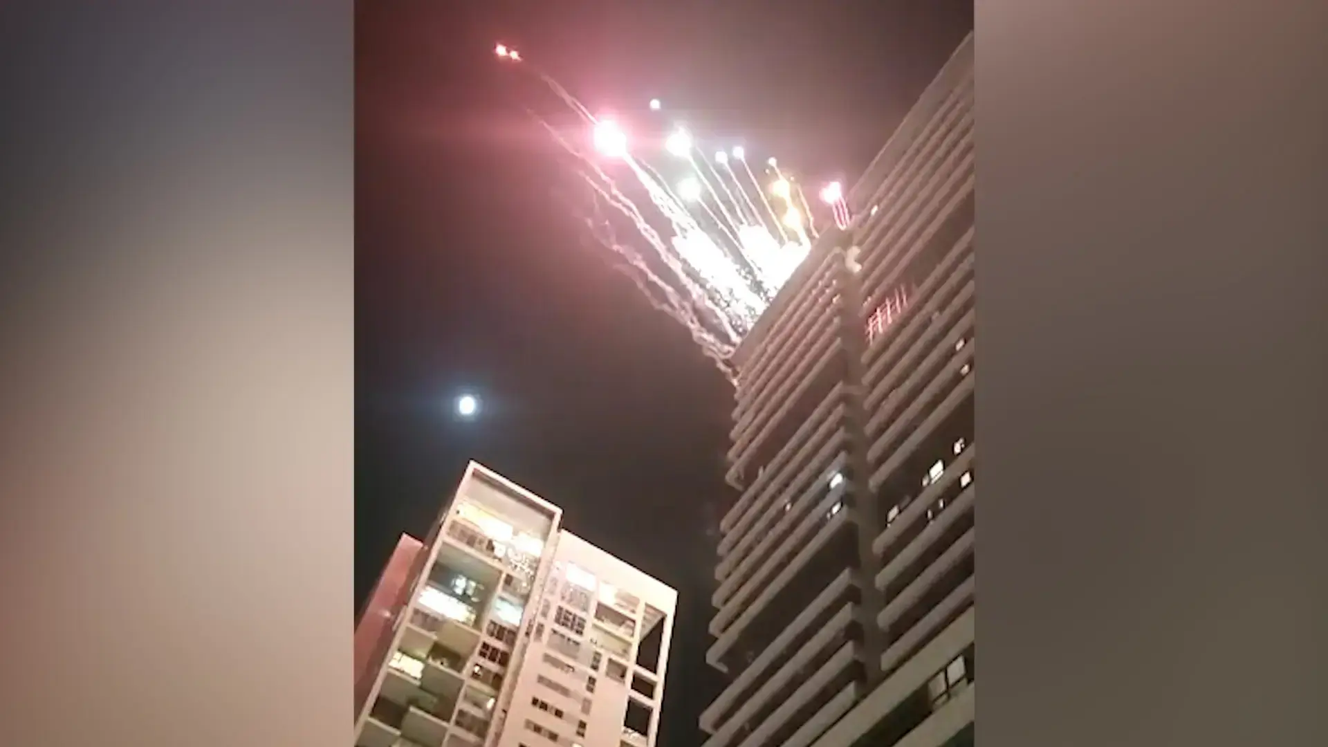 "קוקוריקו" של עומר אדם ועדן בן זקן: תגידו מה מה מה מה זה הקשקוש הזה