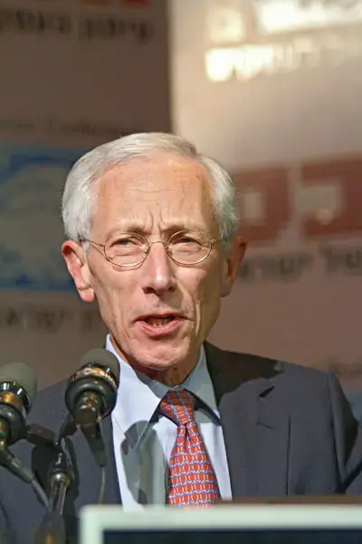 פישר הוריד את הריבית ב-0.25% ל-4%