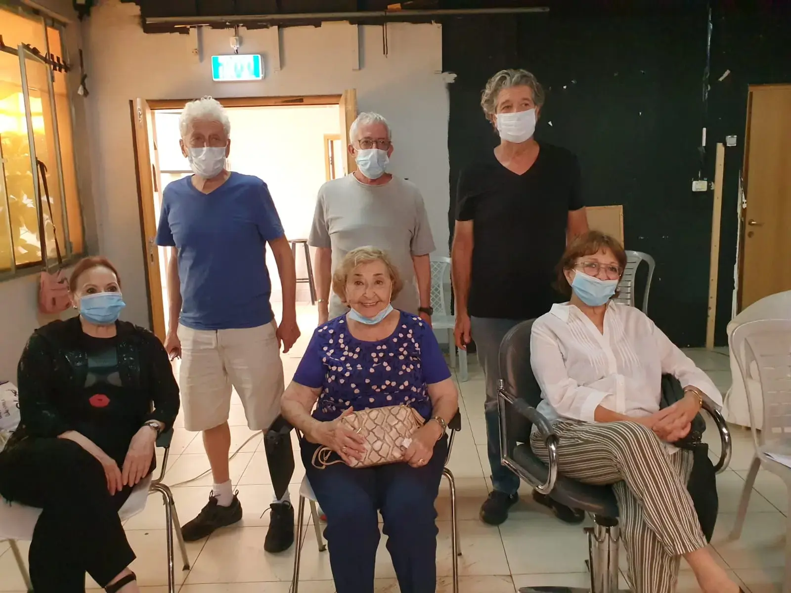אבי קושניר כבר בן 60, ובעיקר עושה לו טוב לשחק בארגז החול עם חבריו ל"זהו זה"