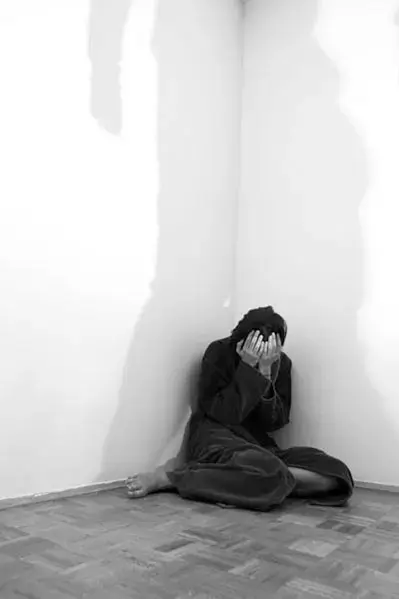 אישום: סייע לגיסתו לפרק מיטתה - ואנס אותה