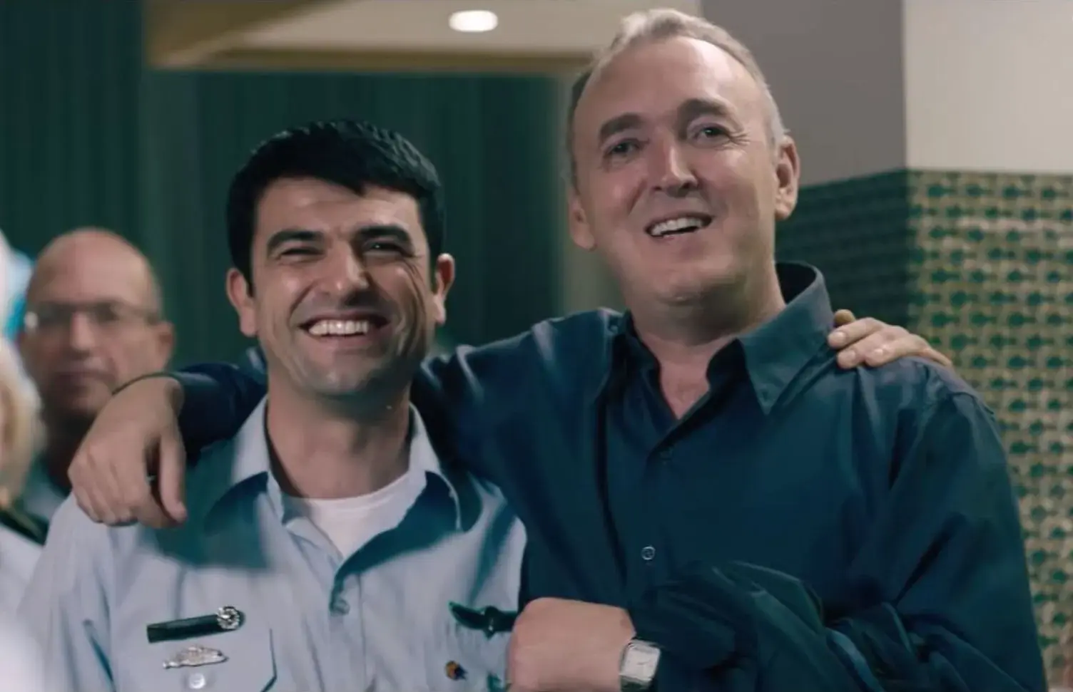 שלום אסייג נגד שחקנית "מנאייכ" שפקפקה במעשי חמאס: "פשוט בושה"