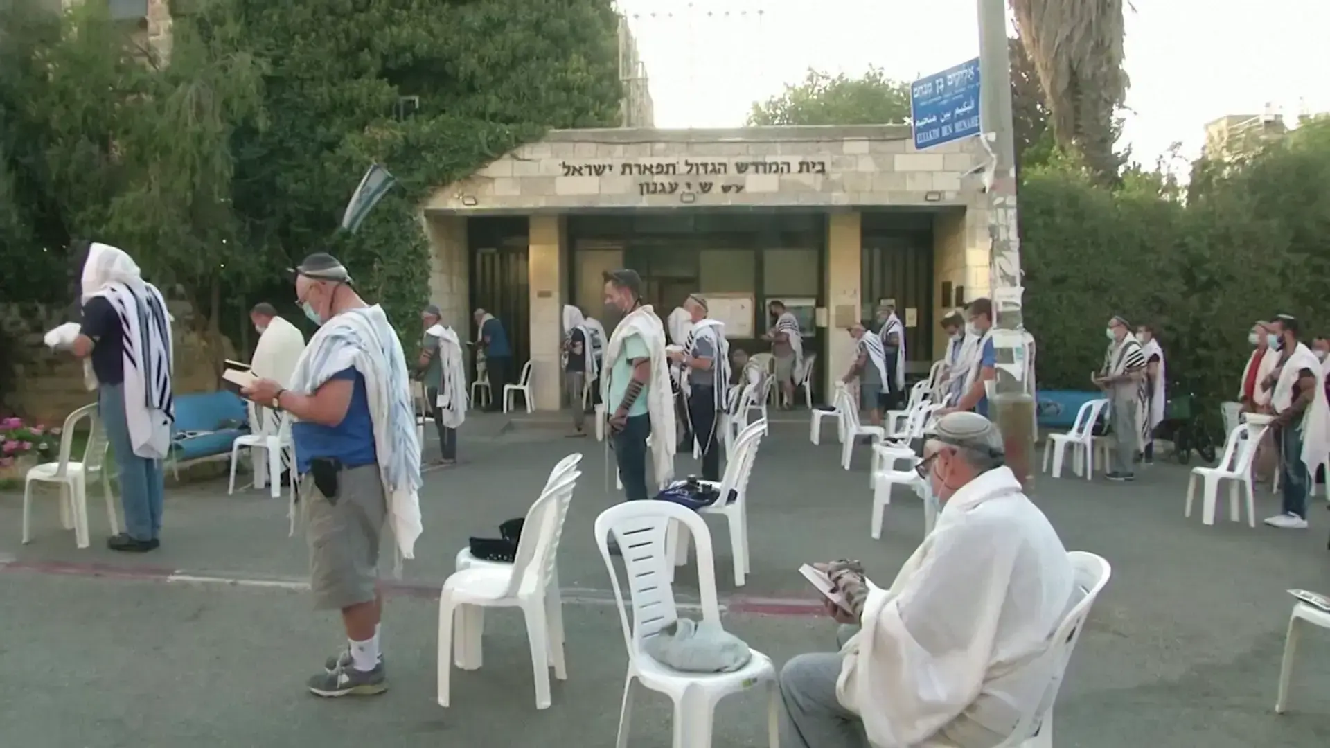 ערוצי הטלוויזיה הודיעו: "כל הכתבים והאורחים יעטו מסיכות בשידור"