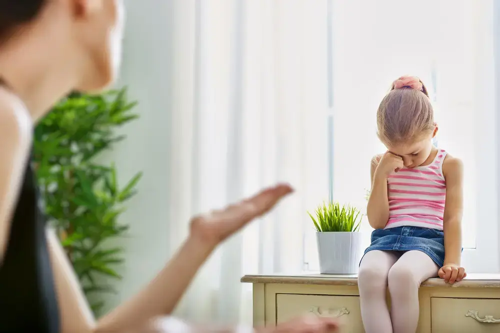 6 משפטים מזיקים שאתם אומרים לילדים שלכם כל יום