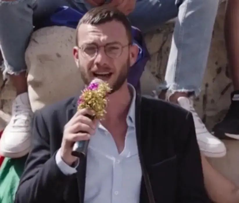 מרוב סמטוחה, יש לנו תחושה שיוצר "אנחנו המהפכה" היה מעדיף שלא תצפו בו