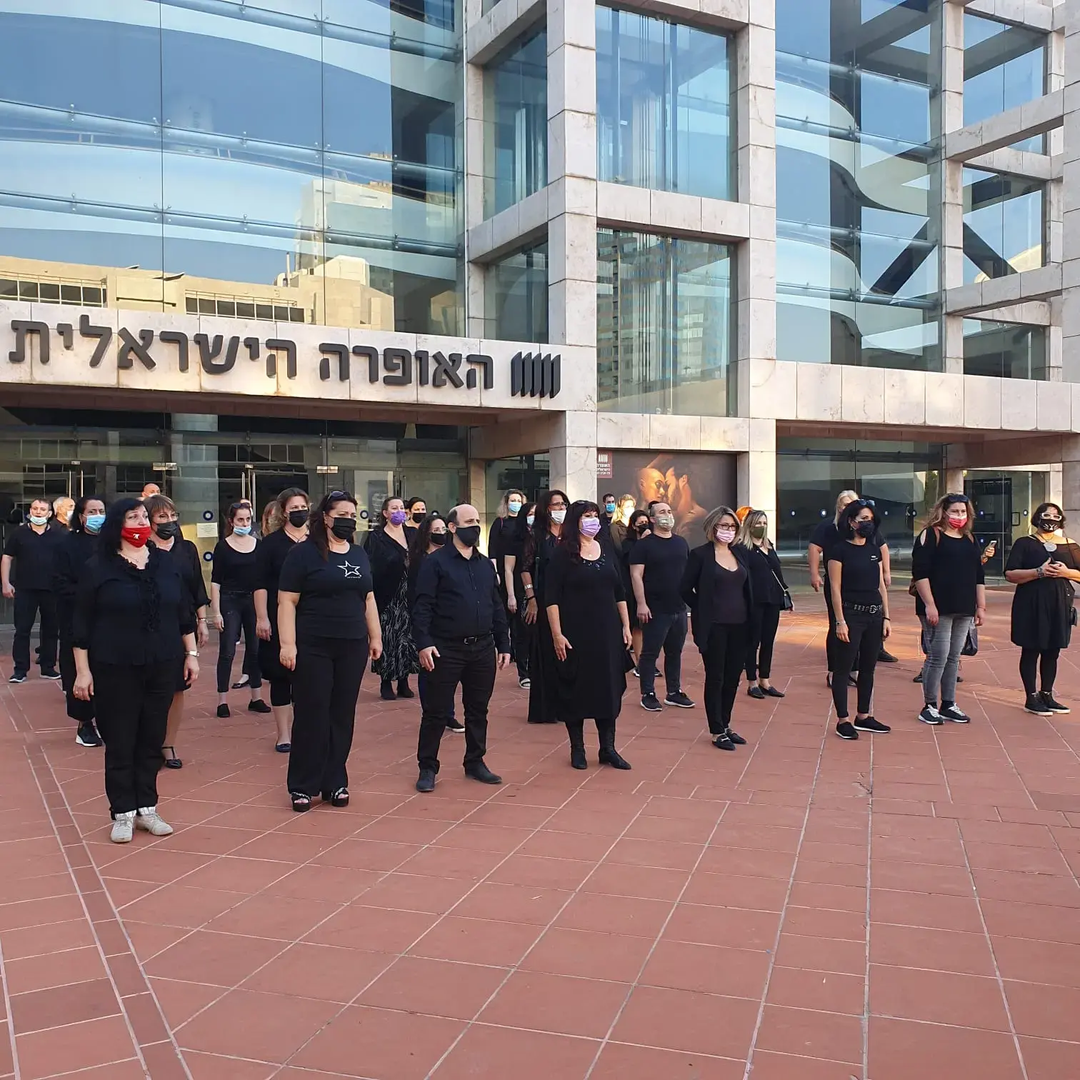 "אנחנו לא עולים שקל": 55 זמרי האופרה פוטרו מעבודתם - ויצאו למחאה יוצאת דופן