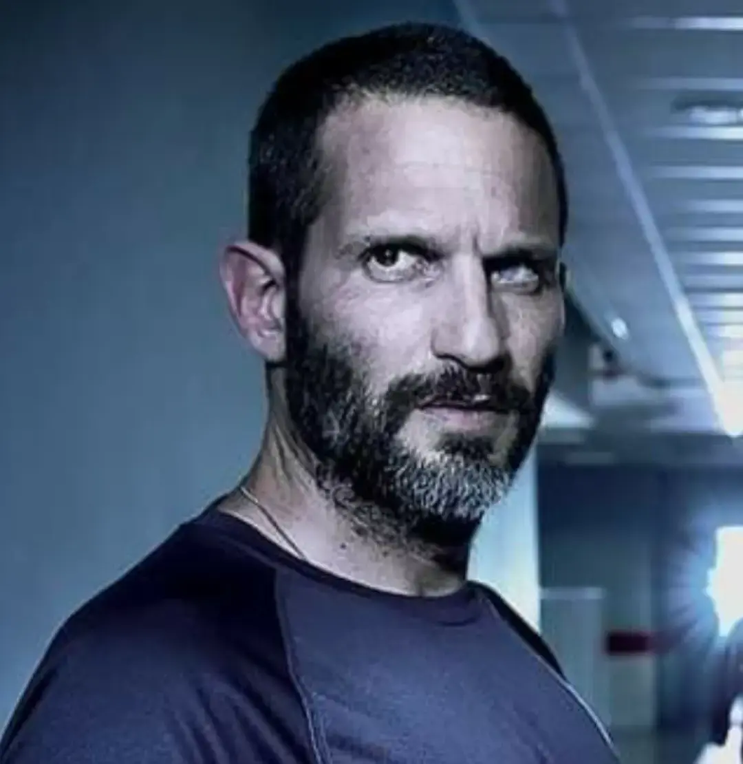 "בלקספייס" מתחילה בסצנה מחרידה ומפחידה. משם זה נהיה קצת מבולבל