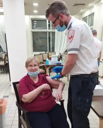 קורונה: איך נערכים בבתי האבות לעלייה בתחלואה?