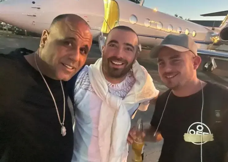 עומר אדם מוציא השבוע שלושה שירים חדשים - וגם אלבום חדש