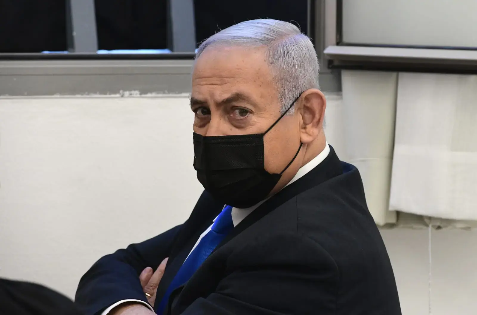 הנאשם נתניהו, אשף התקשורת הגדול בישראל, לא יכול היה לבקש פתיחת משפט טובה יותר