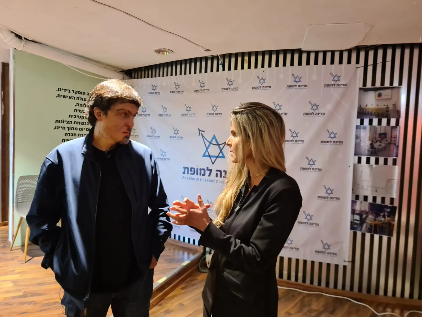 אילן לוקאץ' מראיין מעולה. גם הוא יודע שהריאיון עם דן אריאלי בעייתי מאוד