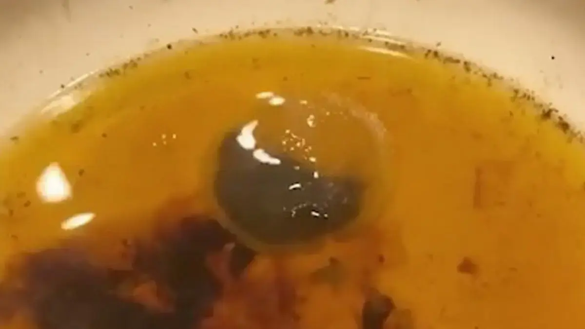 היפטרו מכתמים עקשניים על כלי מטבח בעזרת מרכיב אחד - וזה לא סבון כלים