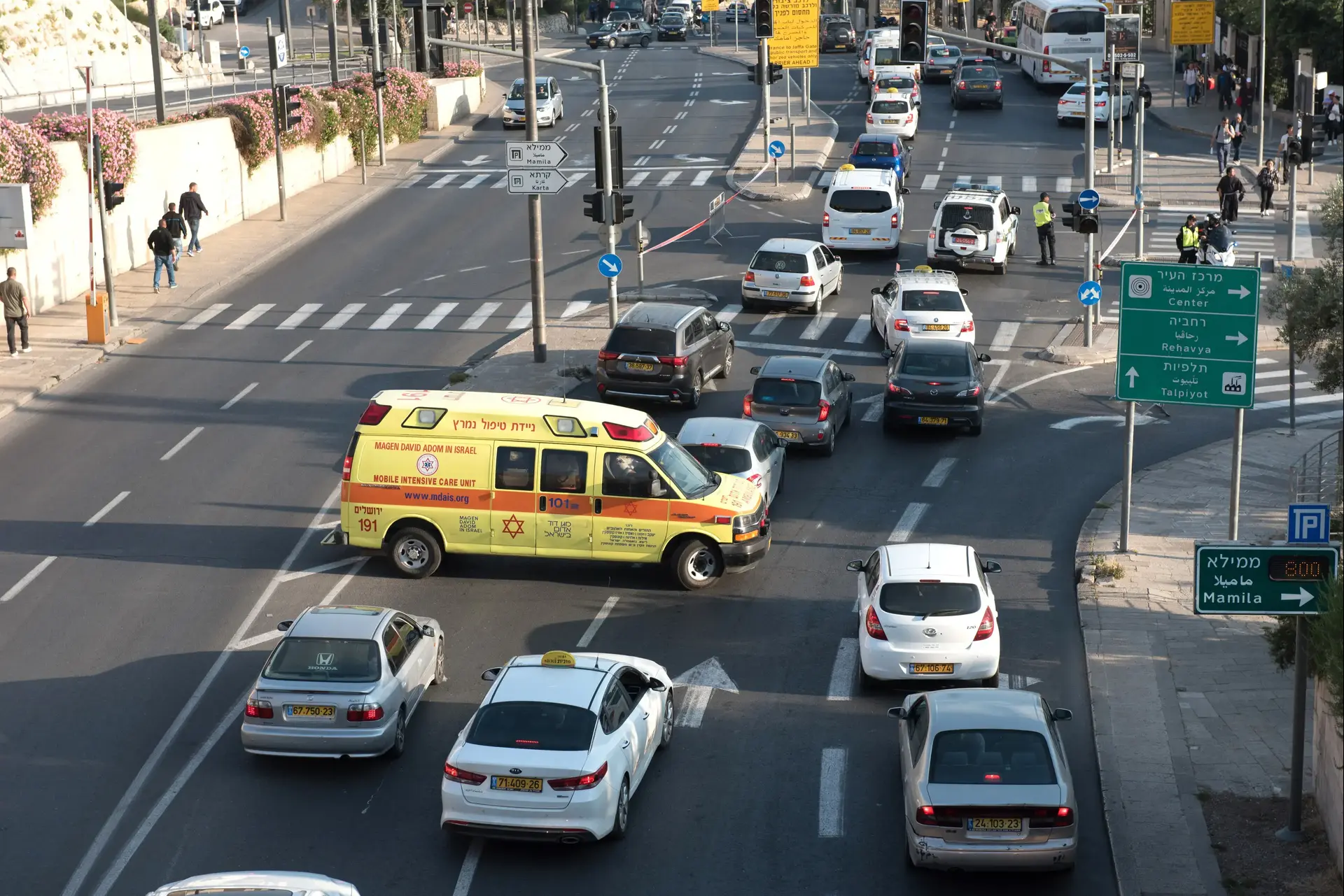 בהלה בחג: תינוק ניצל ברגע האחרון לאחר שנחנק מקישוט סוכה