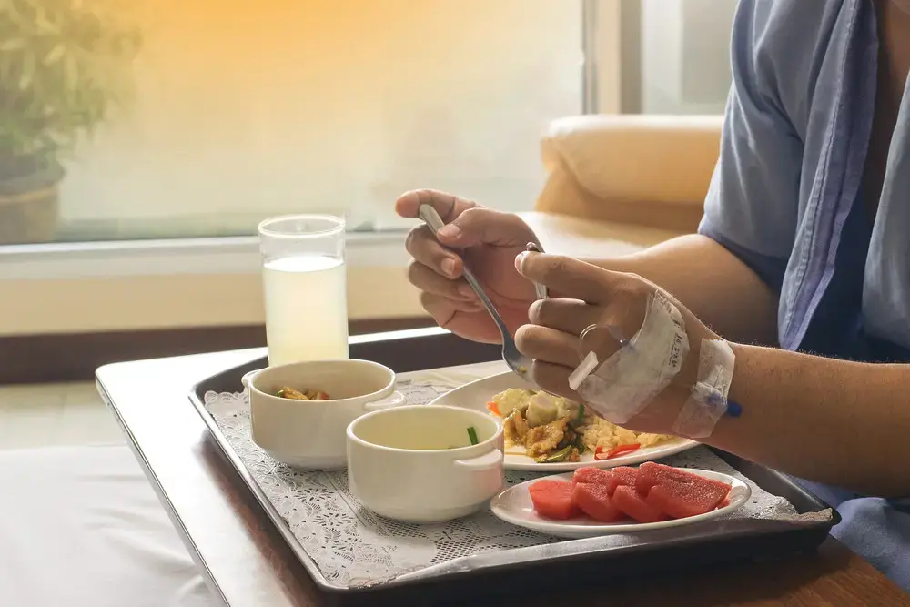 מדריך: מה חשוב לאכול בזמן שאתם מאושפזים - ועל מה תאלצו לוותר
