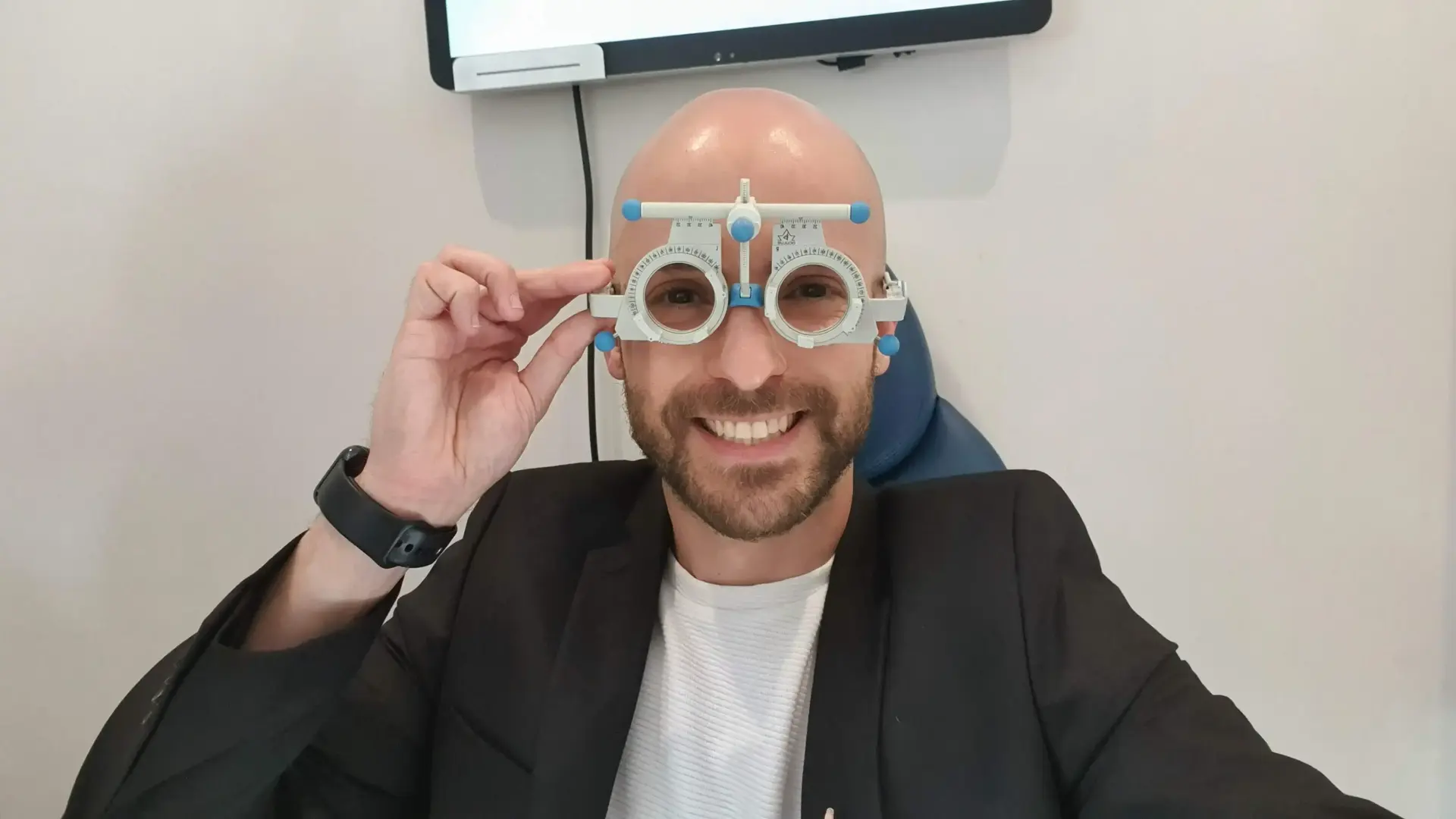 שלחנו כתב שלנו להסיר משקפיים בלייזר. זה מה שהוא גילה