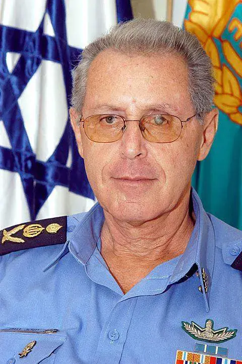 חשד: גנות קידם את דוברו שלא כדין