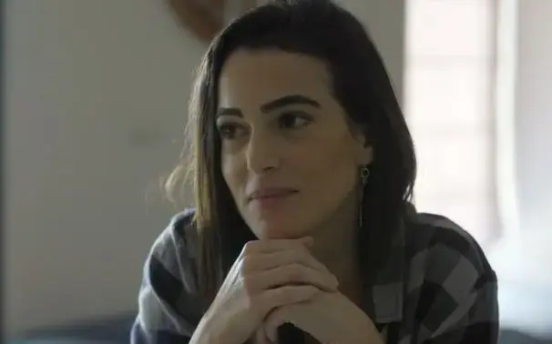הכלה הזאת לא רוצה לצאת נואשת, אבל מבפנים היא נסיכת דיסני מזמרת