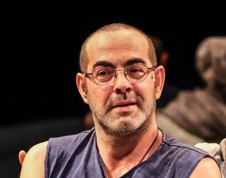 השחקן מורדי גרשון הושעה מהבימה כי סרב להתחסן או להיבדק לקורונה