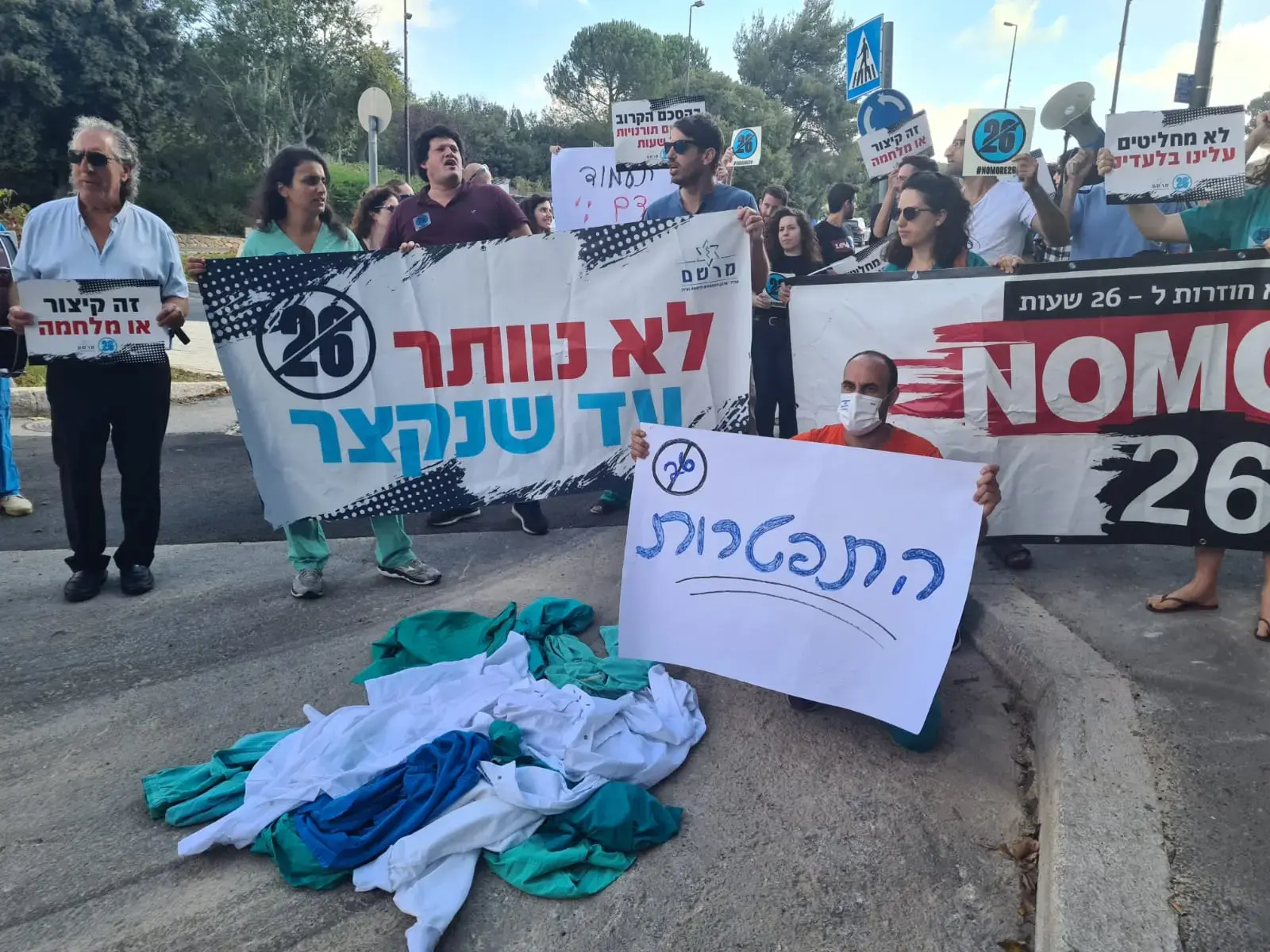 אחרי שנתיים של מגיפה, האנשים שמטפלים בנו גמורים. איך עוזרים להם?