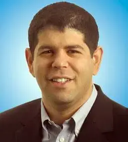 השמאל מתגייס לשירותו של אולמרט