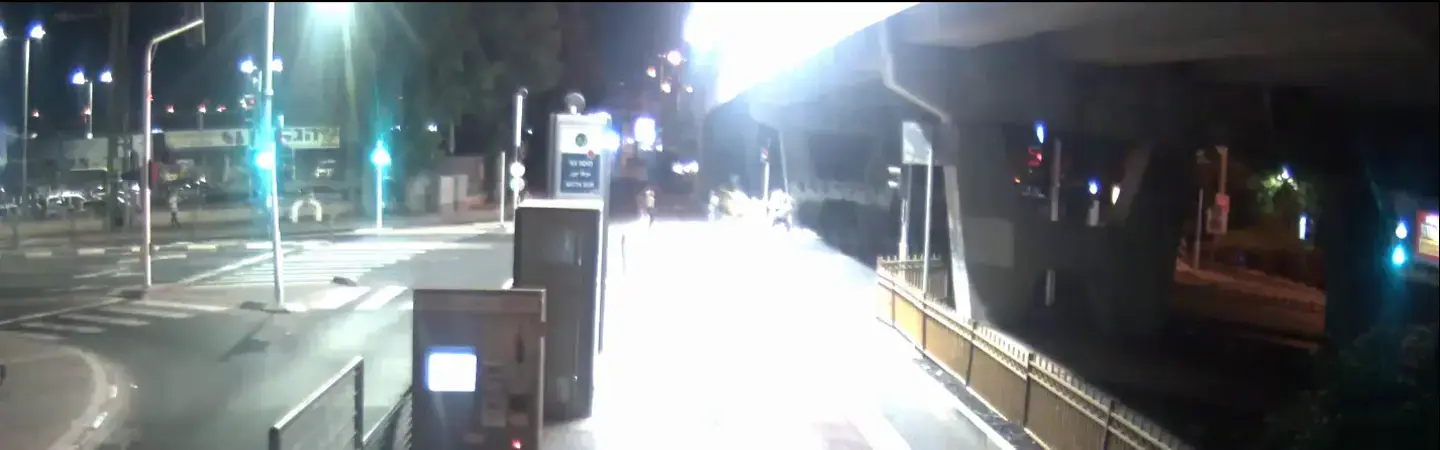 שוטרים עצרו חשוד בגניבת טלפונים ממתרחצים בתל אביב