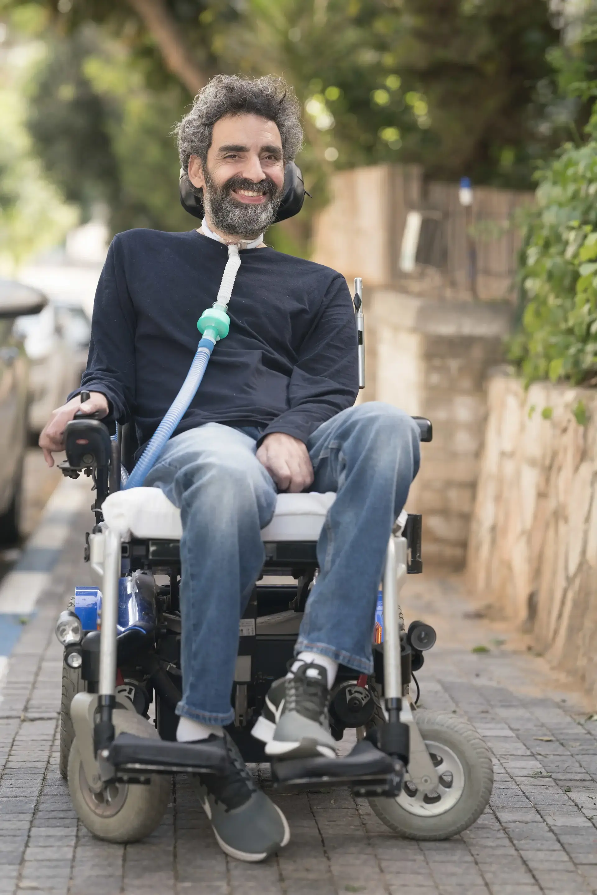 "אני חולה בניוון שרירים, מונשם ולא יכול לדבר. הדבר הכי קטן גורם לי אושר"