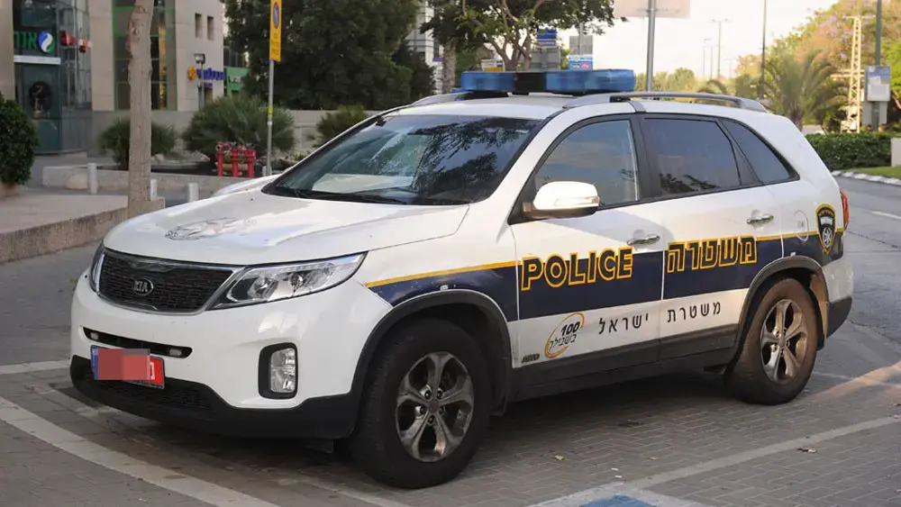 אירוע חריג בחיפה: תלמיד בן 12 ניסה לחטוף את אקדחו של מנהל ביה"ס - ועוכב