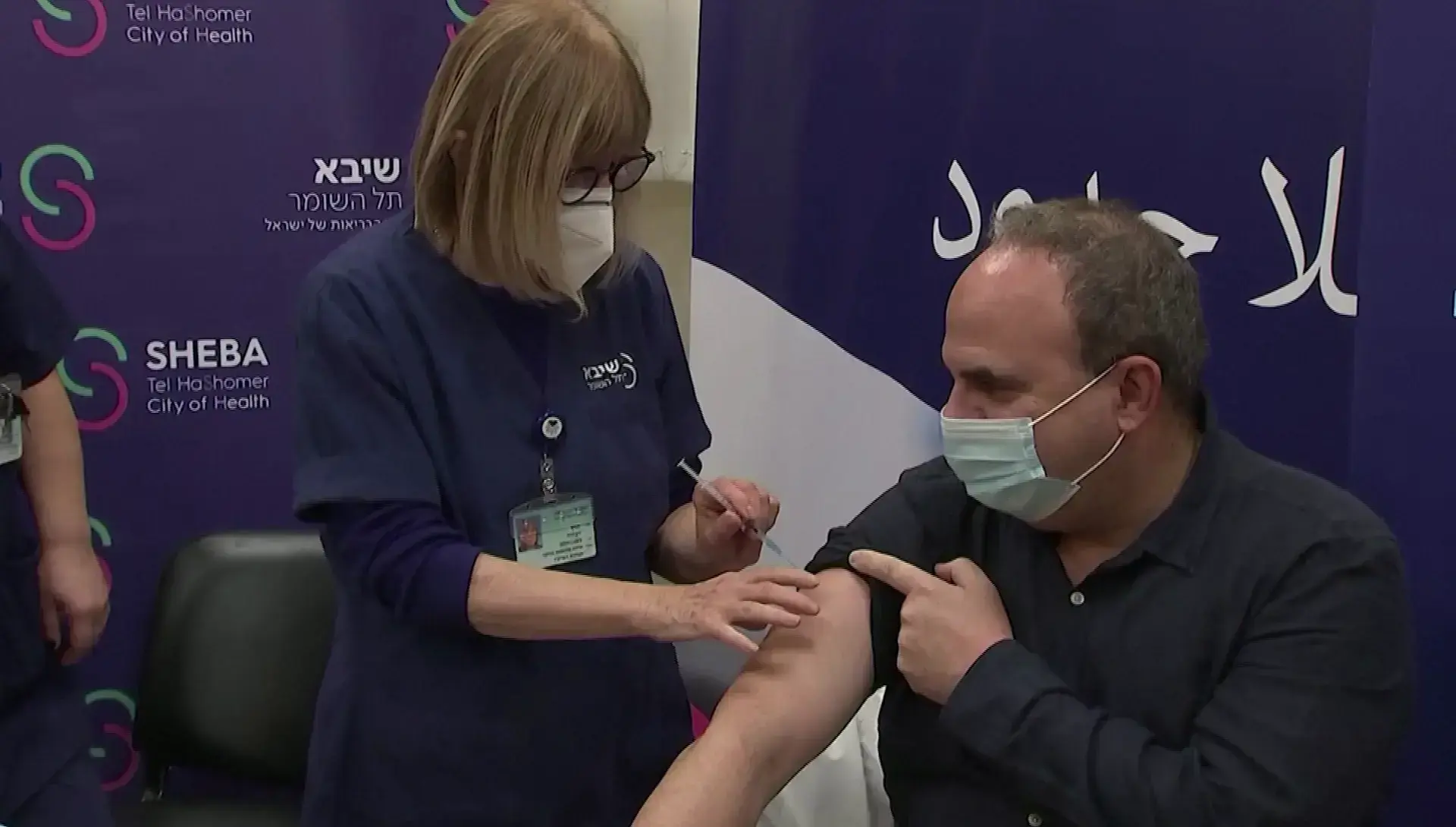 גודל השדיים של מטופלת בת 19 הוכפל פי 4 לאחר שקיבלה חיסון קורונה של פייזר