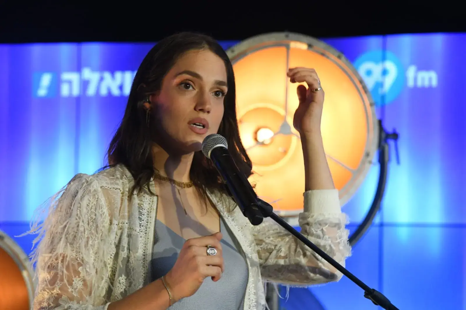 מארינה עשתה ג'סטין, דלומי עשתה אייליש: הרגעים הגדולים של המצעד השנתי