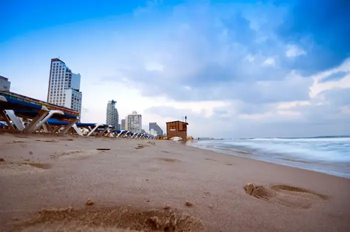 הביוב קרס - חופי אילת נסגרו לרחצה