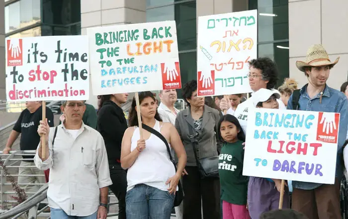 הפגנה: די לפגיעה בפליטים מדרפור