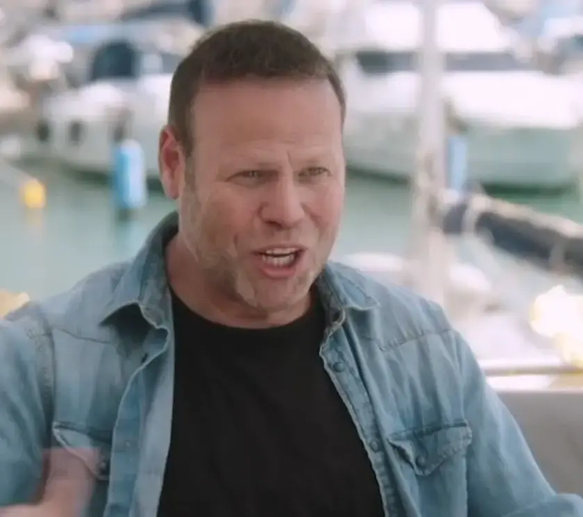 "צומת מילר" נמרחה למשך כשעה. בערך דקה אחת מתוכה הייתה מצחיקה