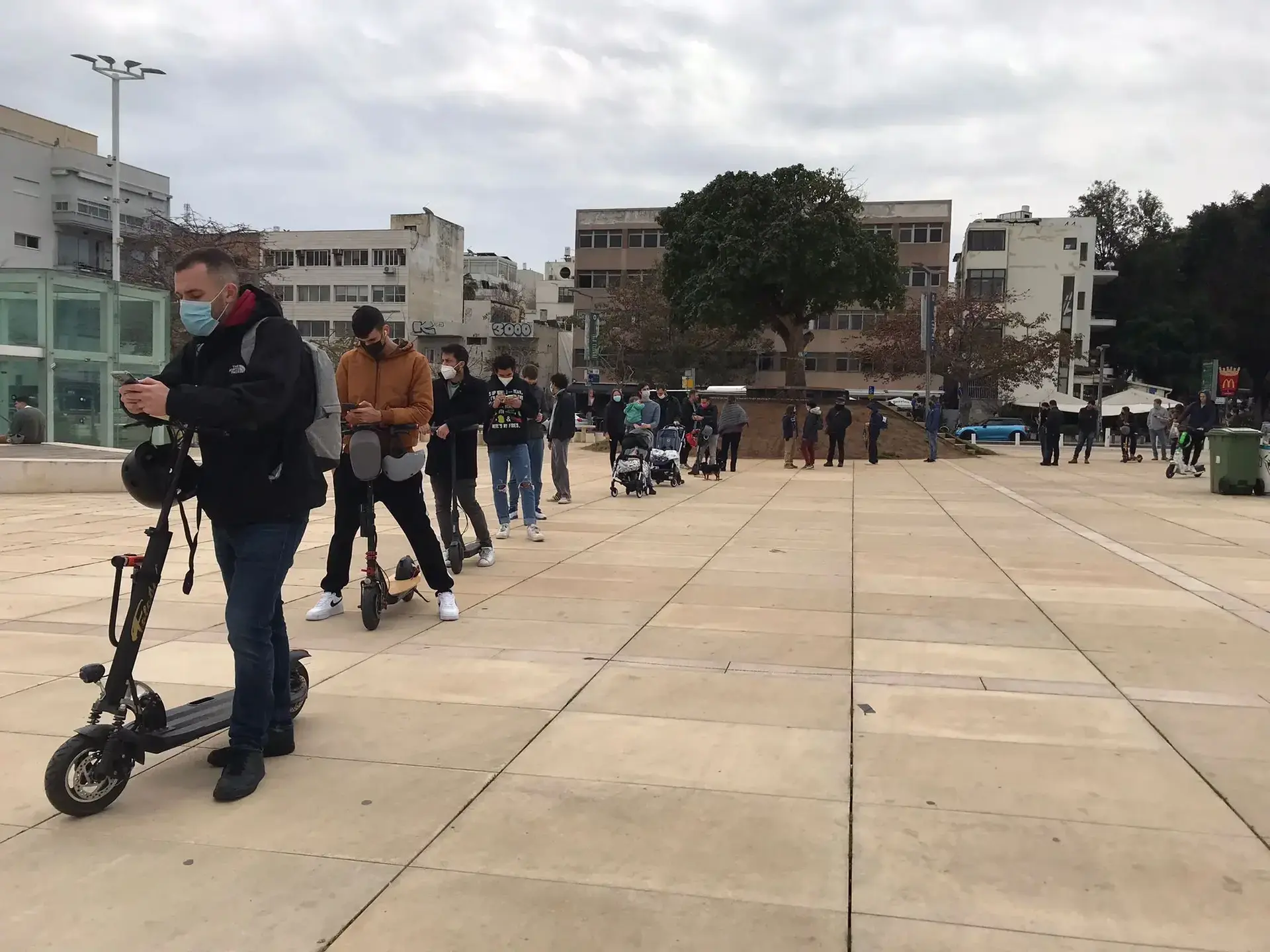 גל שישי של קורונה: מומחים מציעים איך לעצור אותו לפני שיתחיל