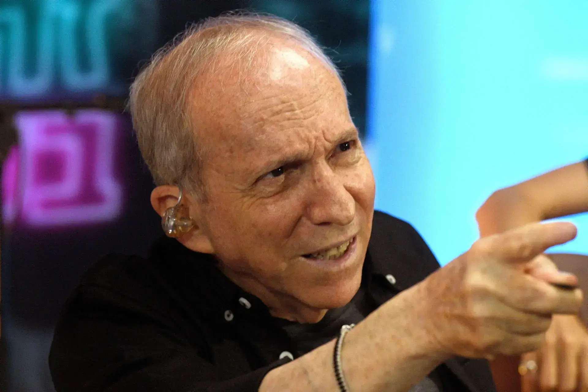 מזל גדול נפל בחלקנו לחיות בתקופה שבה דני סנדרסון מופיע עם שיריו