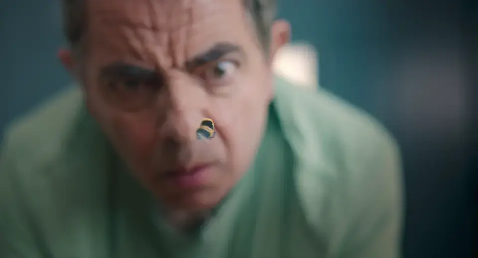 "האדם נגד הדבורה" של נטפליקס היא לא סדרה - היא תרגיל עוקץ