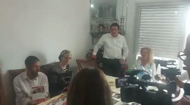 התפתחות בחקירה? מפקד מחוז ש"י נפגש עם אימו של מוישי קליינרמן: "לא מאבדת תקווה"